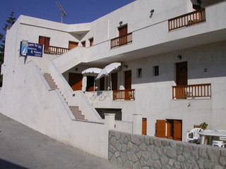 Christos Makrinos Rooms Хотел, Milos