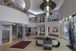 Ditania Hotel, ����������