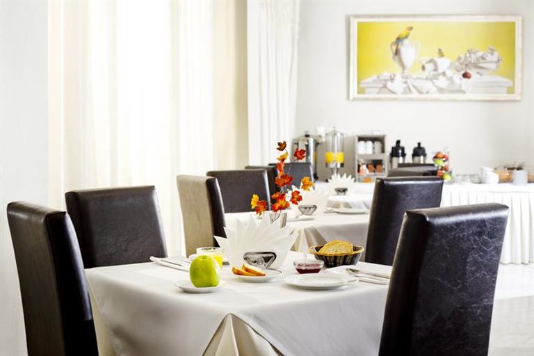 Erika Hotel, ��������������